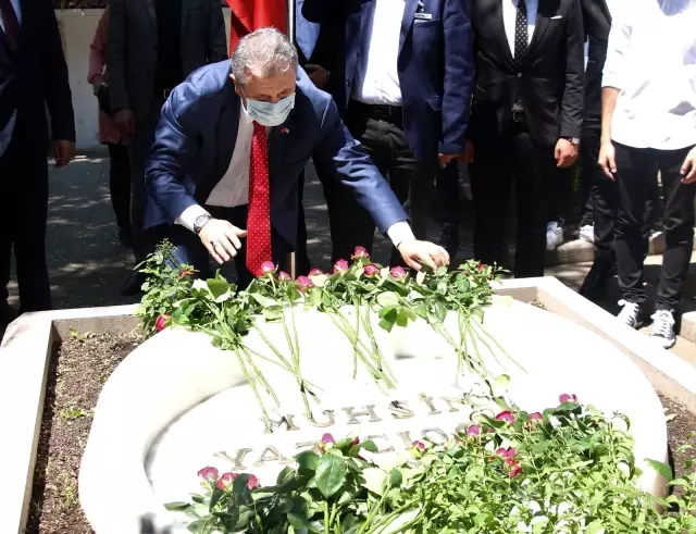 BBP Genel Başkanı Destici'den, Muhsin Yazıcıoğlu'nun kabrine ziyaret