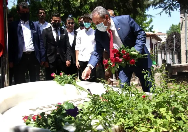 BBP Genel Başkanı Destici'den, Muhsin Yazıcıoğlu'nun kabrine ziyaret
