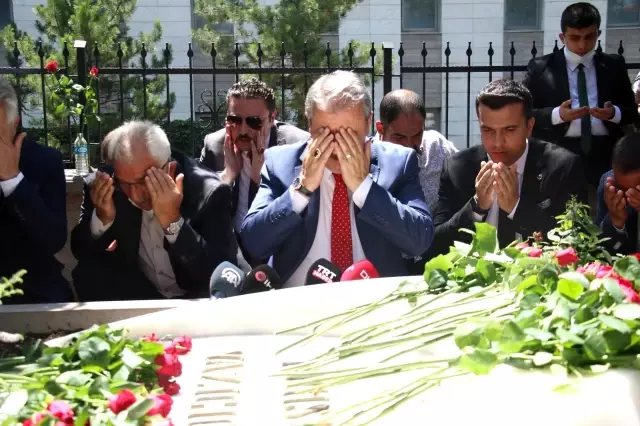 BBP Genel Başkanı Destici'den, Muhsin Yazıcıoğlu'nun kabrine ziyaret