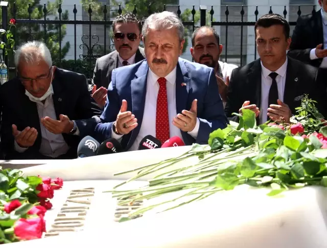 BBP Genel Başkanı Destici'den, Muhsin Yazıcıoğlu'nun kabrine ziyaret