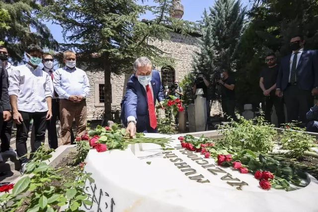 BBP Genel Başkanı Destici, Muhsin Yazıcıoğlu'nun kabrini ziyaret etti