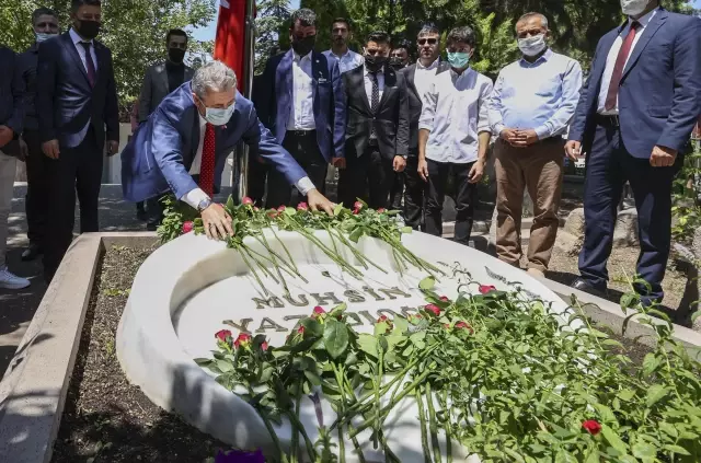 BBP Genel Başkanı Destici, Muhsin Yazıcıoğlu'nun kabrini ziyaret etti