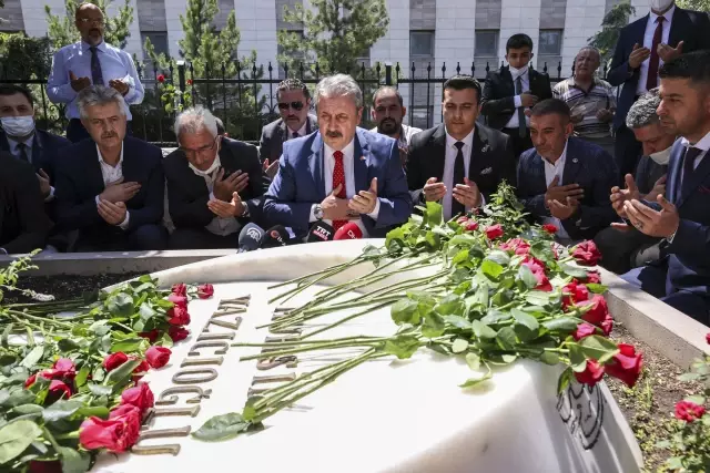 BBP Genel Başkanı Destici, Muhsin Yazıcıoğlu'nun kabrini ziyaret etti