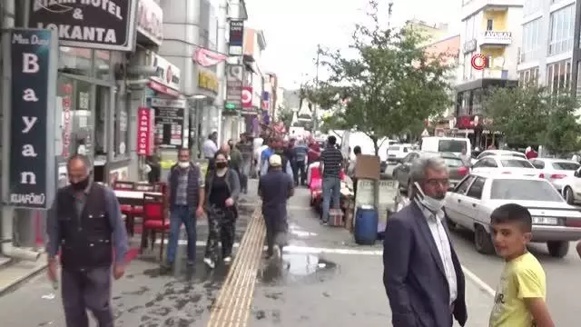Bıçaklar kurbanlar için bileniyor