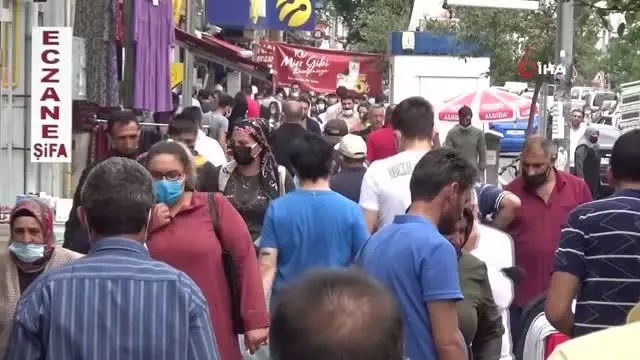 Bıçaklar kurbanlar için bileniyor