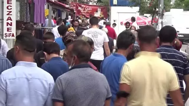 Bıçaklar kurbanlar için bileniyor