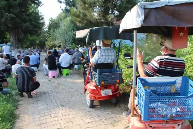 Pazaryeri halkı toplu mezarlık ziyareti geleneğini sürdürüyor