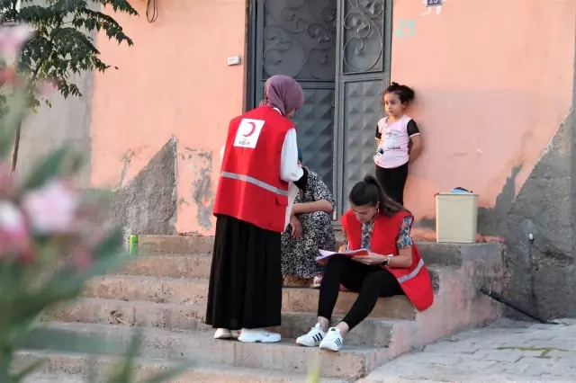 Bin yetim çocuğun bayramlık elbisesi Silopi Kızılay Şubesinden Bin yetim çocuğun bayramlık elbisesi Silopi Kızılay Şubesinden