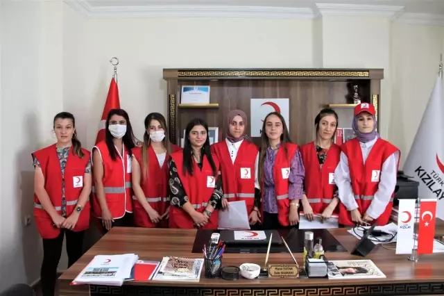 Bin yetim çocuğun bayramlık elbisesi Silopi Kızılay Şubesinden
