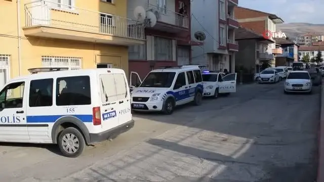 Bir kişiyi silahla yaraladı, ardından intihara kalkıştı Bir kişiyi silahla yaraladı, ardından intihara kalkıştı