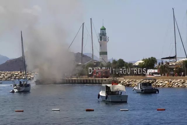 Bodrum'da motor yatta çıkan yangın (3)