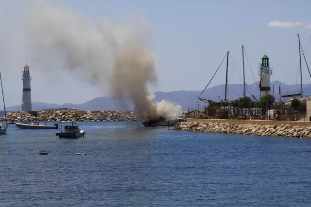 Bodrum'da motor yatta çıkan yangın (3)