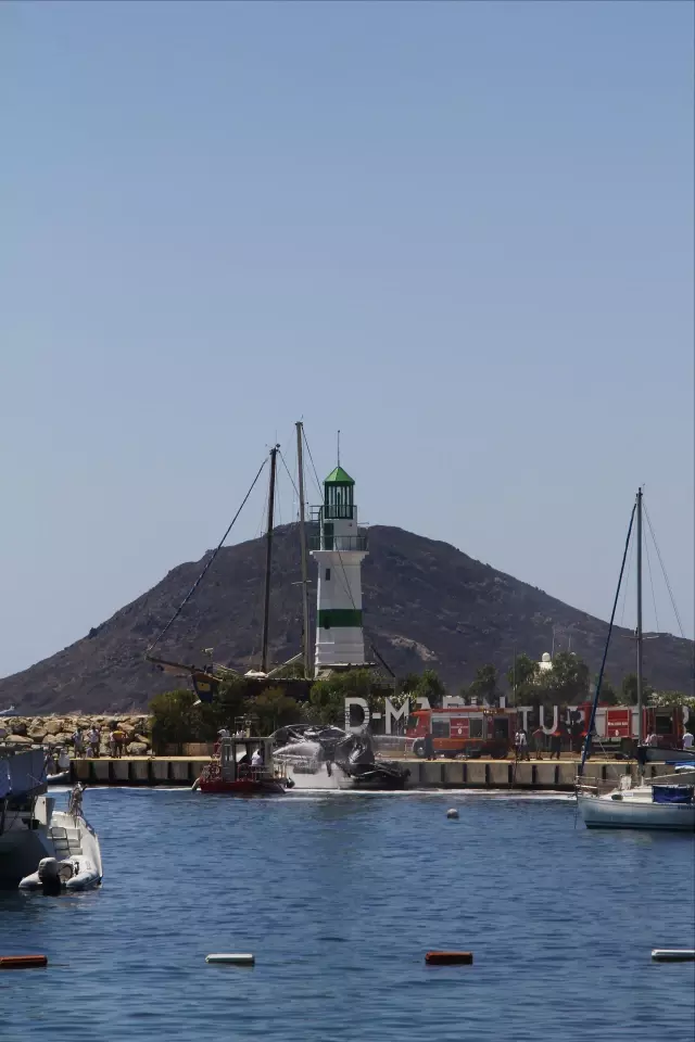 Bodrum'da motor yatta çıkan yangın (3)