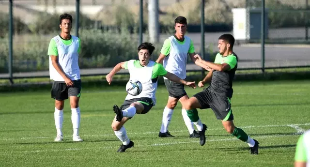 Bursaspor kendi arasında hazırlık maçı yaptı