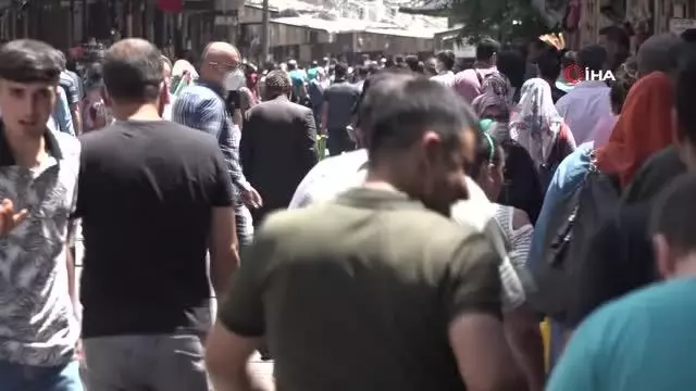 Çarşı ve pazarlarda bayram yoğunluğu
