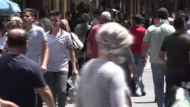 Çarşı ve pazarlarda bayram yoğunluğu