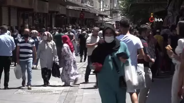 Çarşı ve pazarlarda bayram yoğunluğu