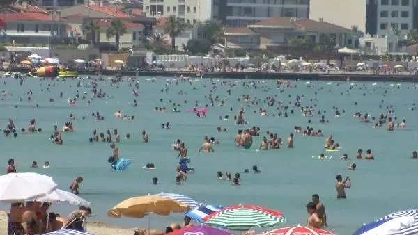 ÇEŞME'DE BAYRAM TATİLİ YOĞUNLUĞU