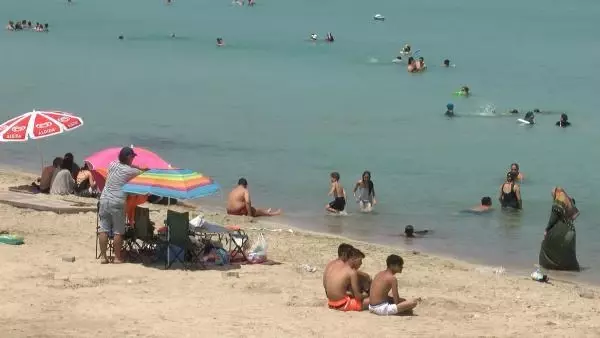 ÇEŞME'DE BAYRAM TATİLİ YOĞUNLUĞU