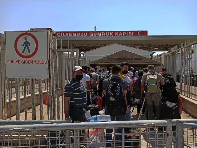 Cilvegözü'nde bayram yoğunluğu Cilvegözü'nde bayram yoğunluğu