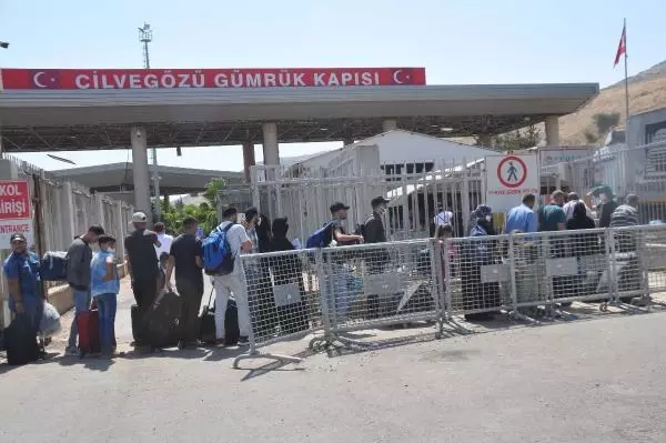 CİLVEGÖZÜ'NDEN 44 BİN 220 SURİYELİ BAYRAMLAŞMAK İÇİN ÜLKELERİNE GİTTİ CİLVEGÖZÜ'NDEN 44 BİN 220 SURİYELİ BAYRAMLAŞMAK İÇİN ÜLKELERİNE GİTTİ