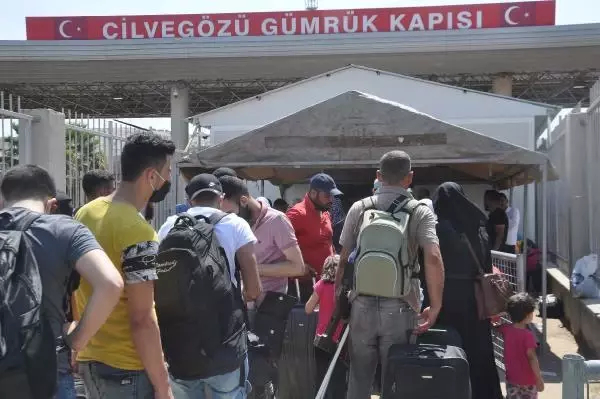 CİLVEGÖZÜ'NDEN 44 BİN 220 SURİYELİ BAYRAMLAŞMAK İÇİN ÜLKELERİNE GİTTİ