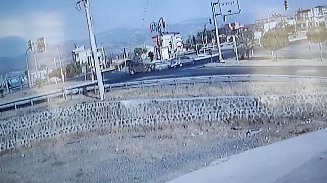 Son dakika haberleri: Cip ile otomobilin çarpıştığı kaza kamerada