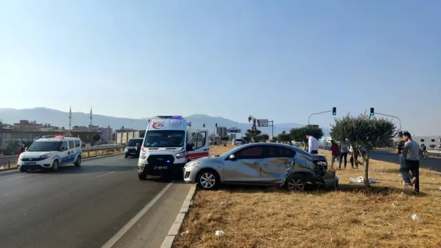 Son dakika haberleri: Cip ile otomobilin çarpıştığı kaza kamerada