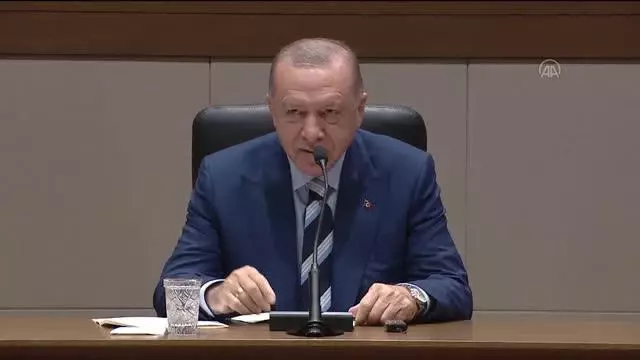 Son dakika haberleri! Cumhurbaşkanı Erdoğan: 'Bunların Adalet Divanı olduklarını ispat edebilmeleri için önce inanç özgürlüğü nedir, bunu öğrenmeleri lazım' Son dakika haberleri! Cumhurbaşkanı Erdoğan: 'Bunların Adalet Divanı olduklarını ispat edebilmeleri için önce inanç özgürlüğü nedir, bunu öğrenmeleri lazım'