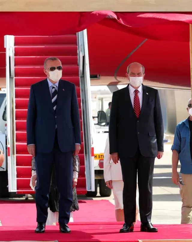 Cumhurbaşkanı Erdoğan, KKTC'de resmi törenle karşılandı