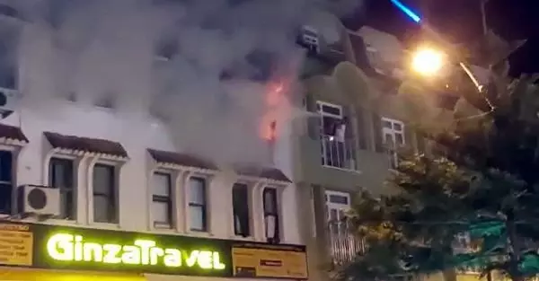 Son dakika gündem: DAİREDEKİ YANGIN VATANDAŞ VE İTFAİYE MÜDAHALESİYLE SÖNDÜRÜLDÜ