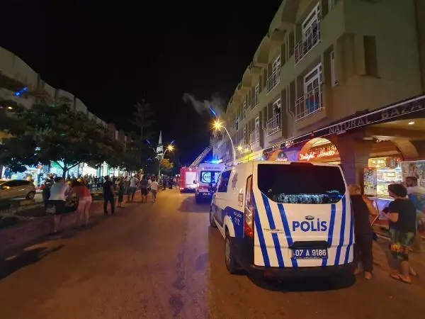 Son dakika gündem: DAİREDEKİ YANGIN VATANDAŞ VE İTFAİYE MÜDAHALESİYLE SÖNDÜRÜLDÜ