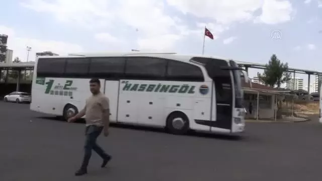 DİYARBAKIR - Güneydoğu'daki otogarlarda Kurban Bayramı hareketliliği yaşanıyor
