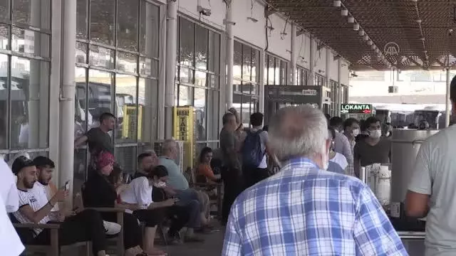 DİYARBAKIR - Güneydoğu'daki otogarlarda Kurban Bayramı hareketliliği yaşanıyor