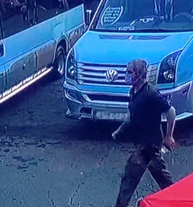 Dolmuş şoförü kural tanımaz yolcudan canını zor kurtardı: O anlar kamerada