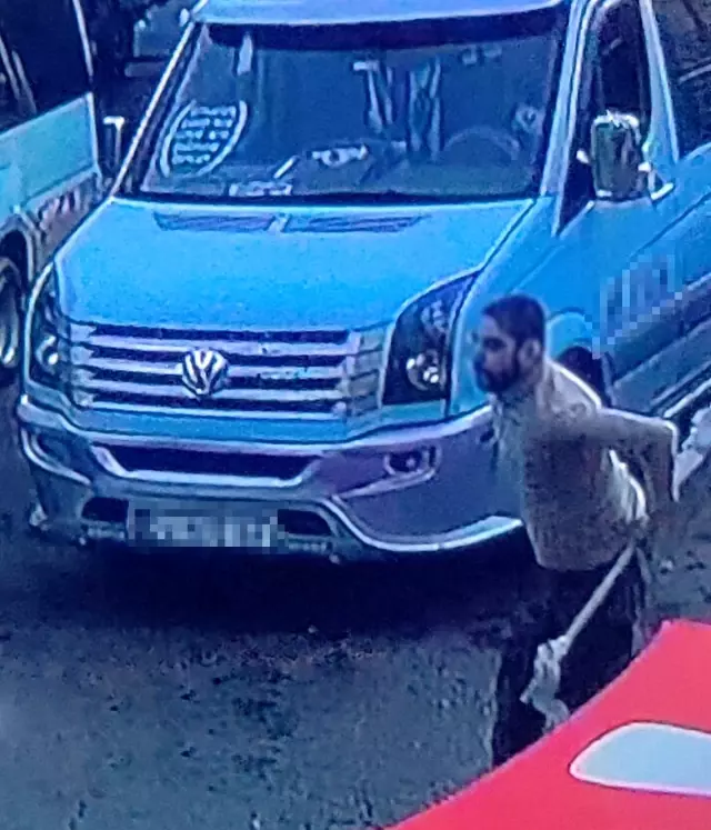 Dolmuş şoförü kural tanımaz yolcudan canını zor kurtardı: O anlar kamerada