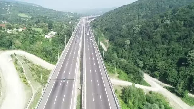 (DRONE) Anadolu Otoyolu'nda trafik yoğunluğu azaldı