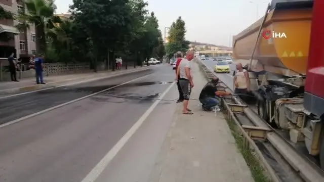 Dumanları gören vatandaş bahçe suladığı hortumu alarak yardıma koştu