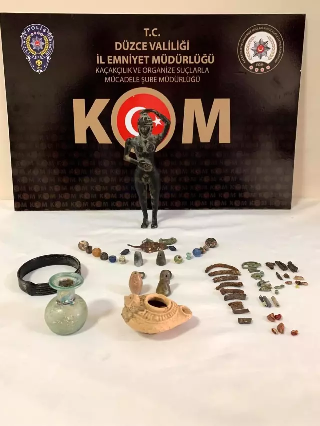 Durdurulan otobüsten çok sayıda tarihi eser çıktı
