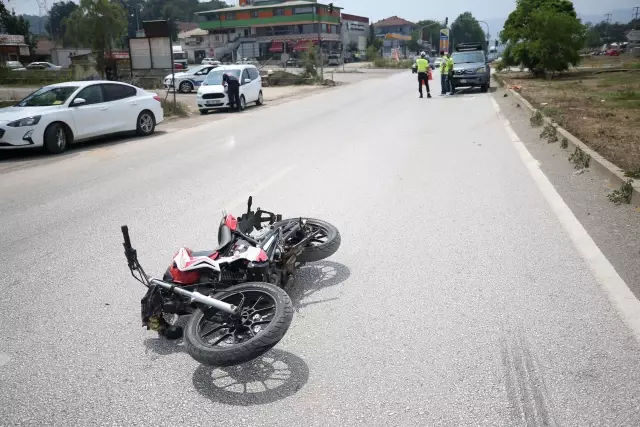 Ciple çarpışan motosikletin sürücüsü ağır yaralandı Ciple çarpışan motosikletin sürücüsü ağır yaralandı