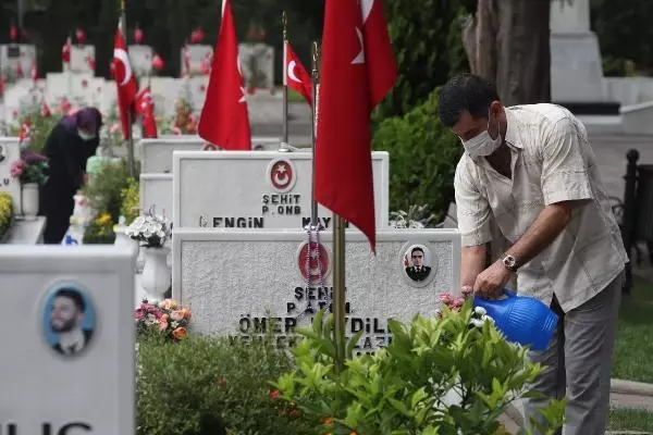 Son dakika haber... EDİRNEKAPI ŞEHİTLİĞİ'NE AKIN ETTİLER