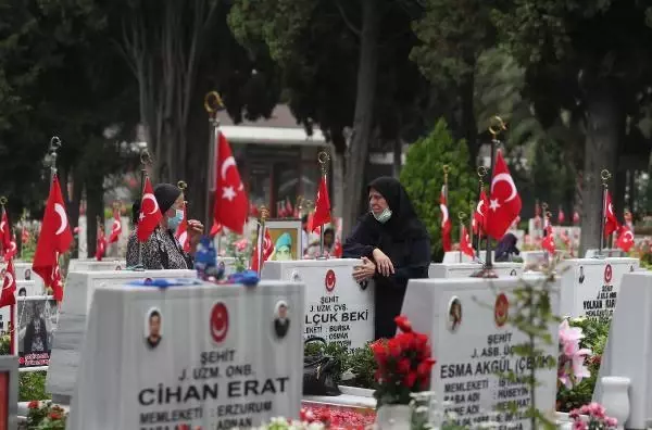 Son dakika haber... EDİRNEKAPI ŞEHİTLİĞİ'NE AKIN ETTİLER