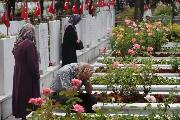 Son dakika haber... EDİRNEKAPI ŞEHİTLİĞİ'NE AKIN ETTİLER