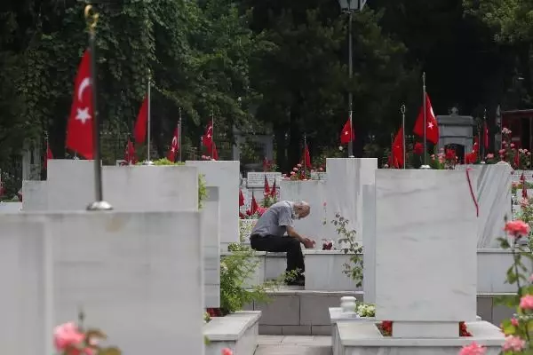 Son dakika haber... EDİRNEKAPI ŞEHİTLİĞİ'NE AKIN ETTİLER