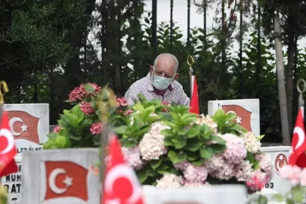 Son dakika haber... EDİRNEKAPI ŞEHİTLİĞİ'NE AKIN ETTİLER