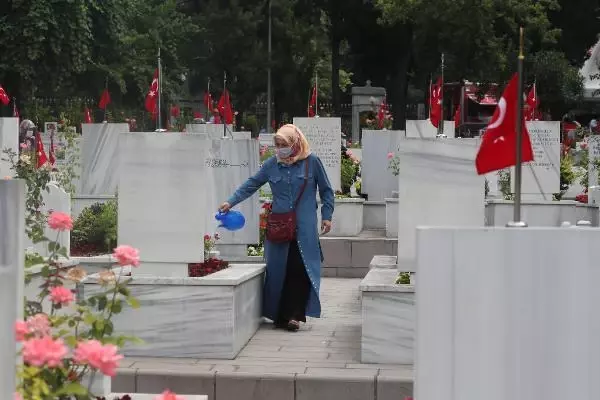 Son dakika haber... EDİRNEKAPI ŞEHİTLİĞİ'NE AKIN ETTİLER