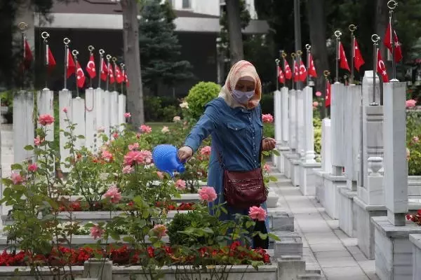 Son dakika haber... EDİRNEKAPI ŞEHİTLİĞİ'NE AKIN ETTİLER