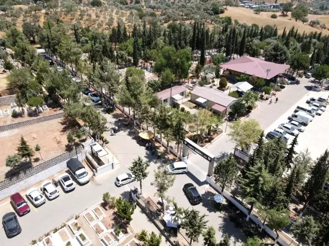 Efeler'den mezarlık ziyaretlerinde ulaşım hizmeti