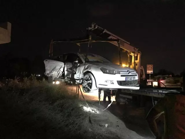 Ehliyetsiz sürücü ters dönen otomobilden burnu kanamadan çıktı Ehliyetsiz sürücü ters dönen otomobilden burnu kanamadan çıktı