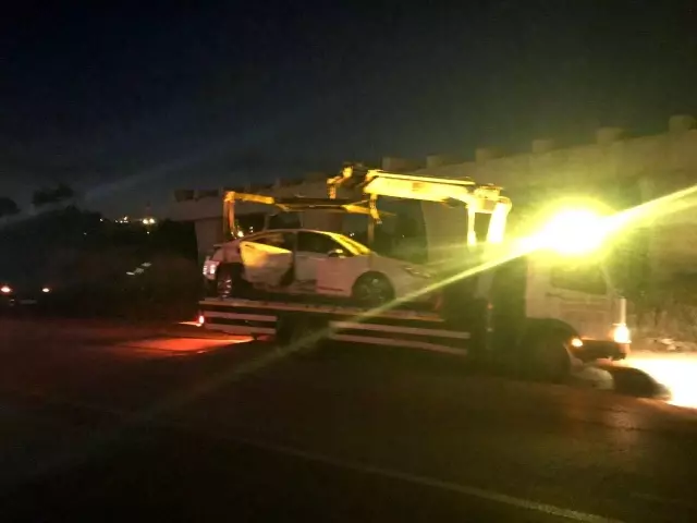 Ehliyetsiz sürücü ters dönen otomobilden burnu kanamadan çıktı